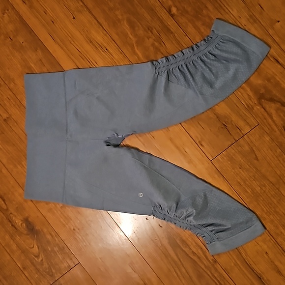 Lululemon athletica capri leggings size 4 - Picture 4 of 7